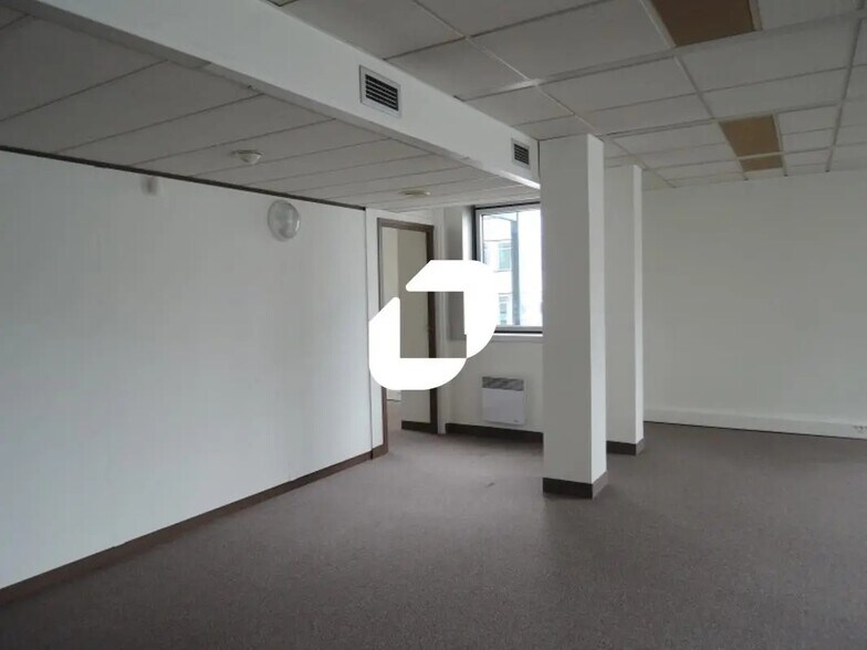 Bureau dans Noisy-le-Grand à louer - Photo de l’immeuble – Image 3 sur 3