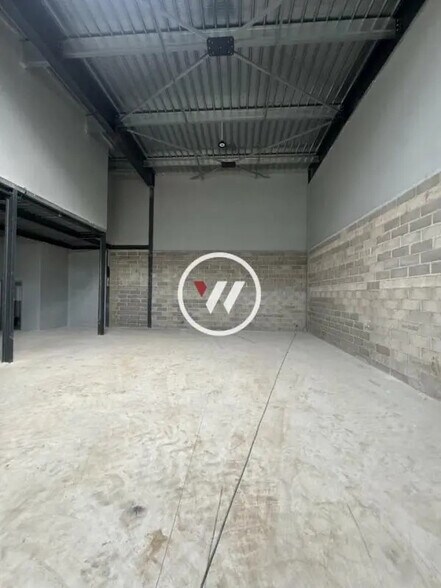 Local d’activités dans Villeneuve-sous-Dammartin à louer - Photo intérieure – Image 1 sur 10