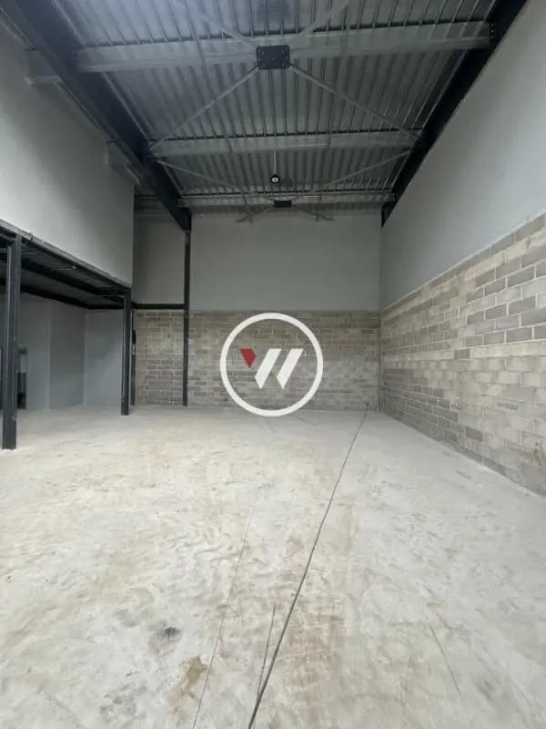 Plus de détails pour Local d'activités à louer