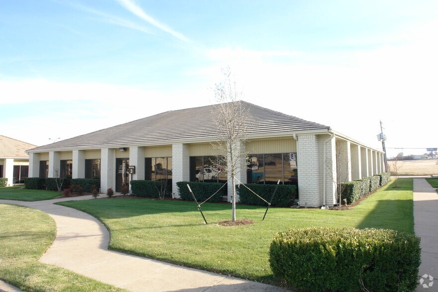 6800 Manhattan Blvd, Fort Worth, TX à louer - Photo principale – Image 1 sur 14