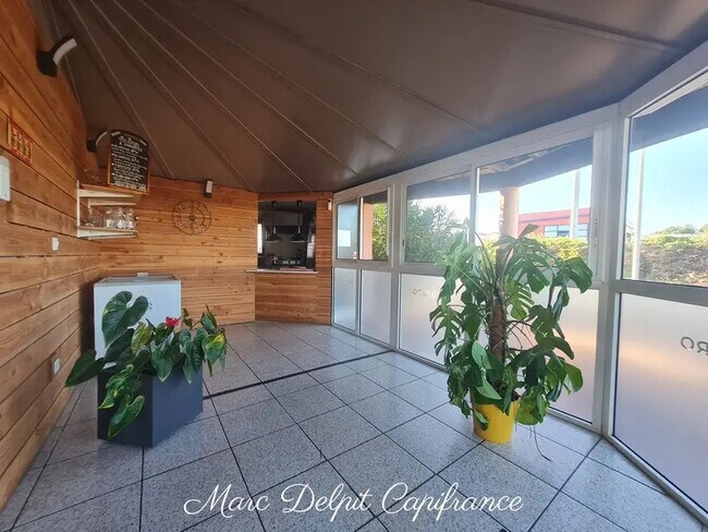 Plus de détails pour Local commercial à vendre