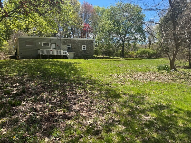 633 Old Smithfield Rd, North Smithfield, RI à vendre - Photo de l’immeuble – Image 2 sur 3