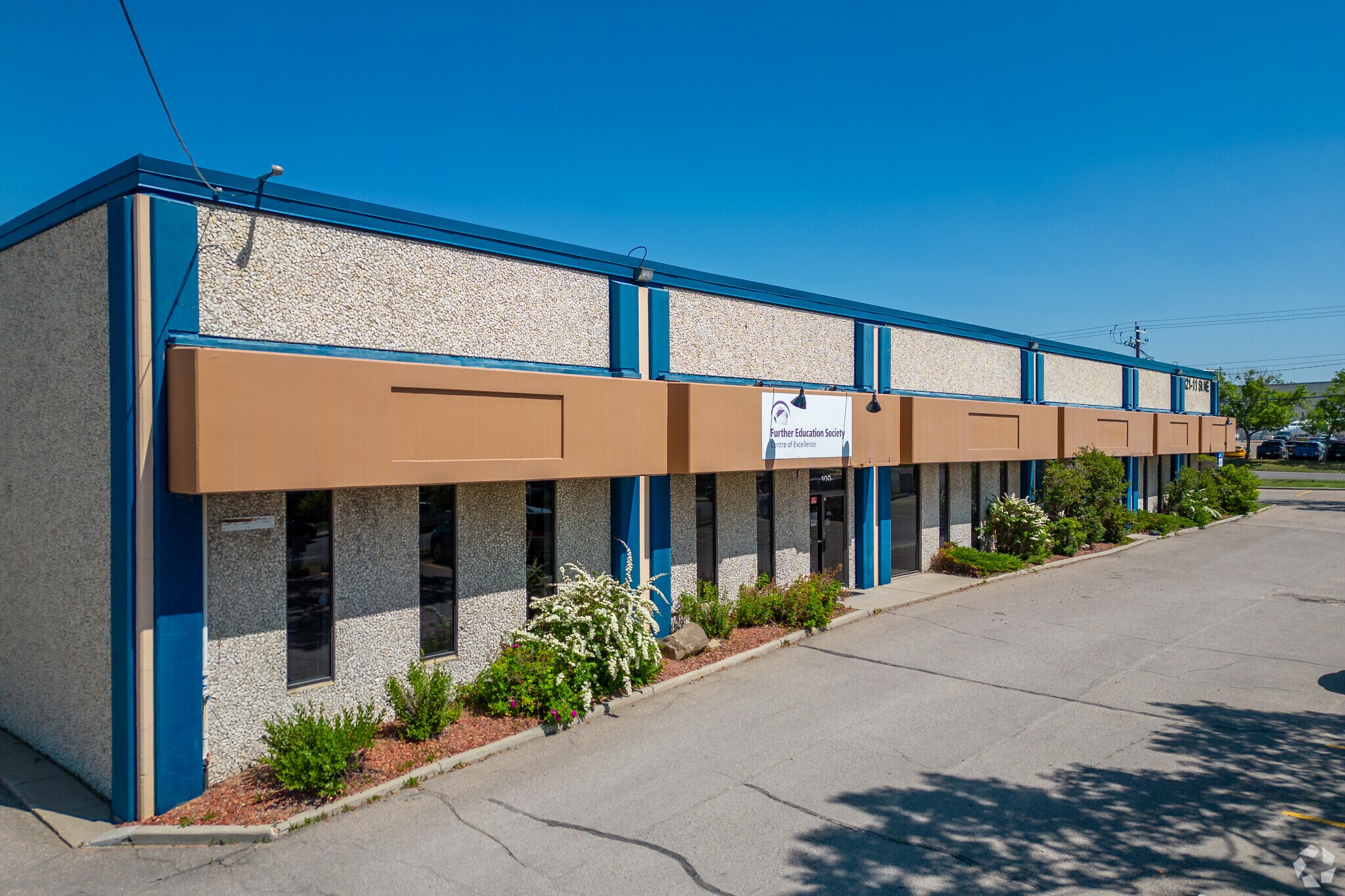 5421 11th St NE, Calgary, AB à louer Photo principale– Image 1 sur 8