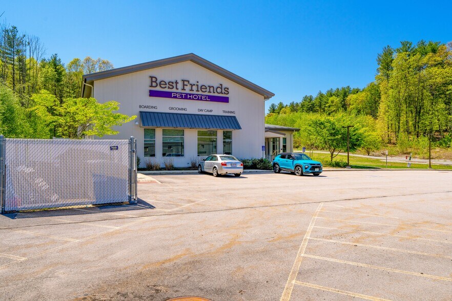 2 Technology Dr, Tyngsboro, MA à vendre - Photo de l’immeuble – Image 3 sur 5
