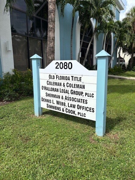 2080 McGregor Blvd, Fort Myers, FL à louer - Photo de l’immeuble – Image 2 sur 7