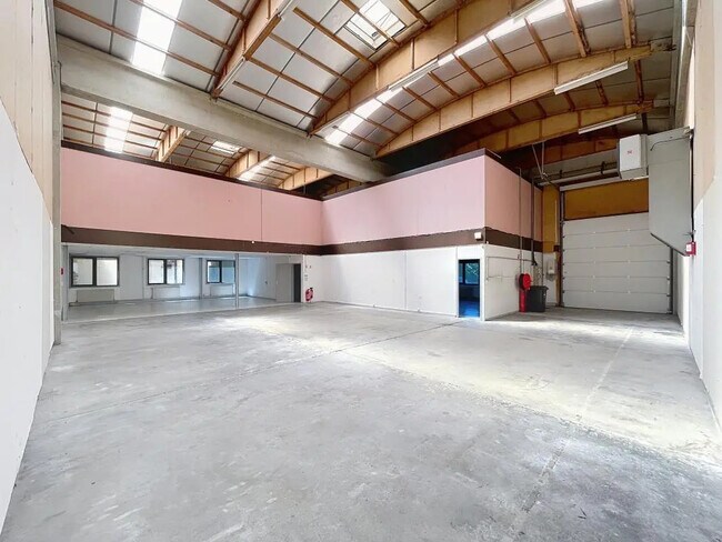 Plus de détails pour 12 Chemin Des Gorges, Dardilly - Local d'activités à louer