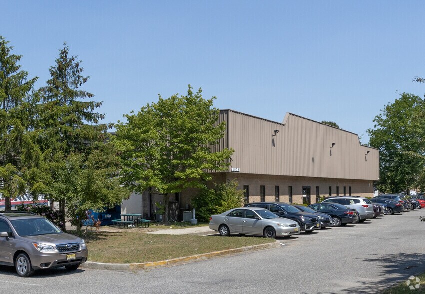 1875 Swarthmore Ave, Lakewood, NJ à louer - Photo de l’immeuble – Image 3 sur 12