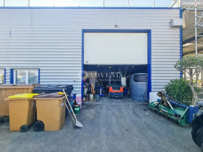 Local d’activités dans Trémuson à louer - Photo de l’immeuble – Image 2 sur 4