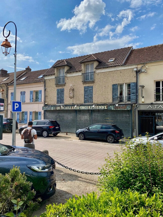 Plus de détails pour 30 Rue De La Porte Saint Martin, Thoiry - Local commercial à vendre