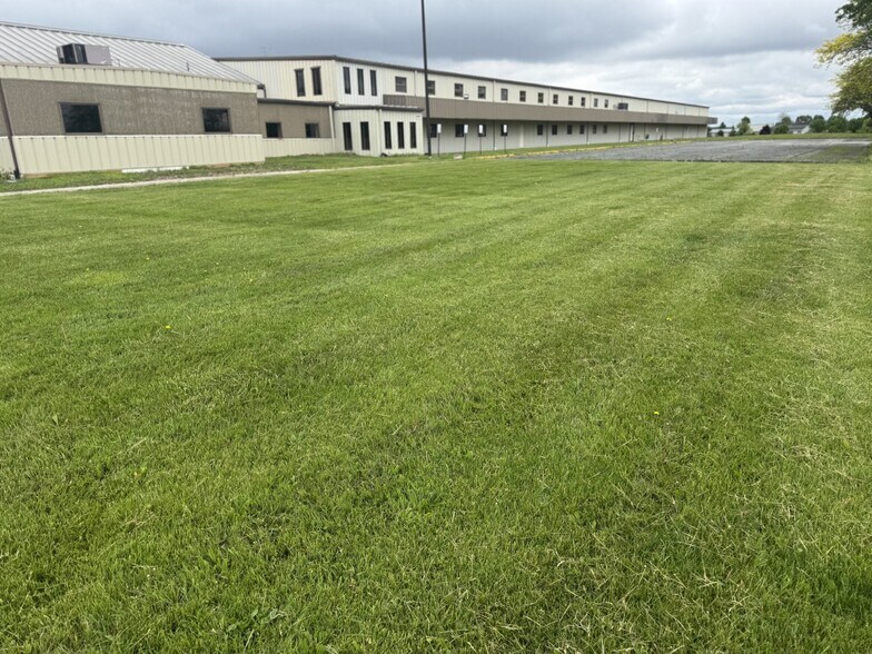 500 Raybestos Dr, Upper Sandusky, OH à louer - Photo de l’immeuble – Image 1 sur 13
