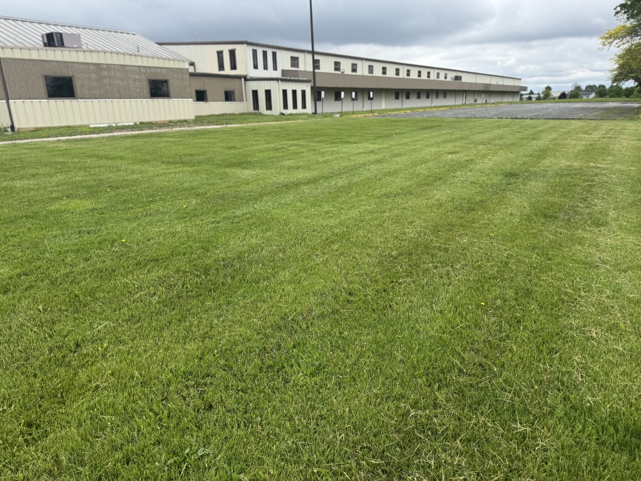 500 Raybestos Dr, Upper Sandusky, OH à louer Photo de l’immeuble– Image 1 sur 14