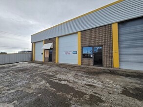 7887 50 Av, Red Deer, AB à louer Photo de l’immeuble– Image 1 sur 9