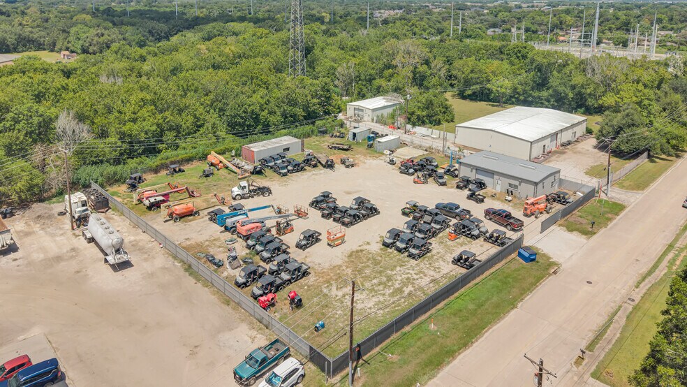 201 N Walker St, Angleton, TX à vendre - Photo de l’immeuble – Image 3 sur 24