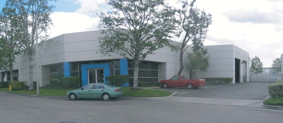 4720-4740 E Hunter Ave, Anaheim, CA à louer - Photo de l’immeuble – Image 3 sur 4