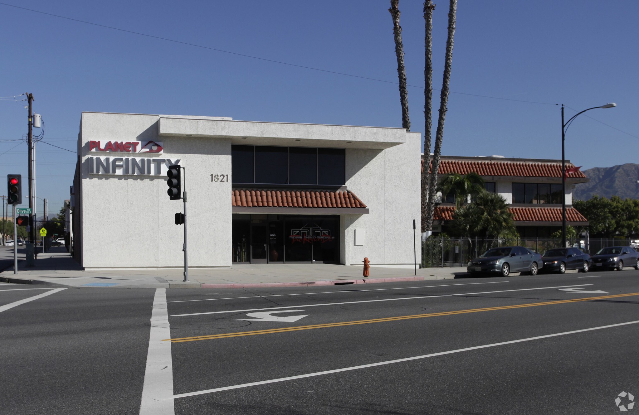 1819 W Olive Ave, Burbank, CA à louer Photo principale– Image 1 sur 18