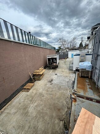 Plus de détails pour 1316 133rd Pl, College Point, NY - Terrain à louer