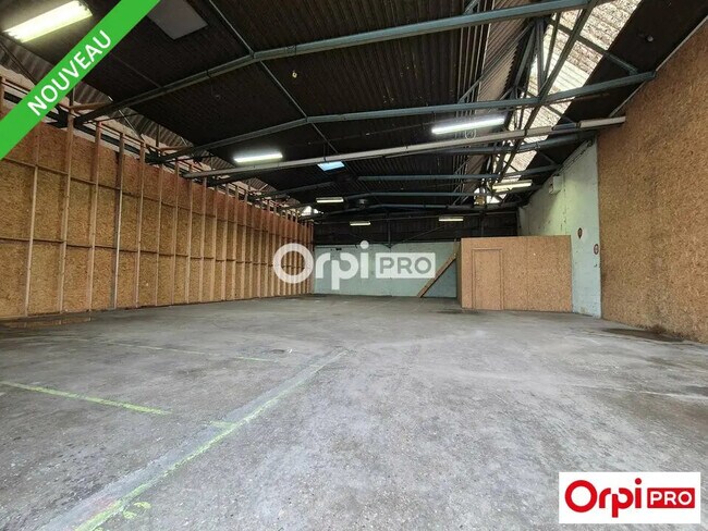 Plus de détails pour Local d'activités à louer