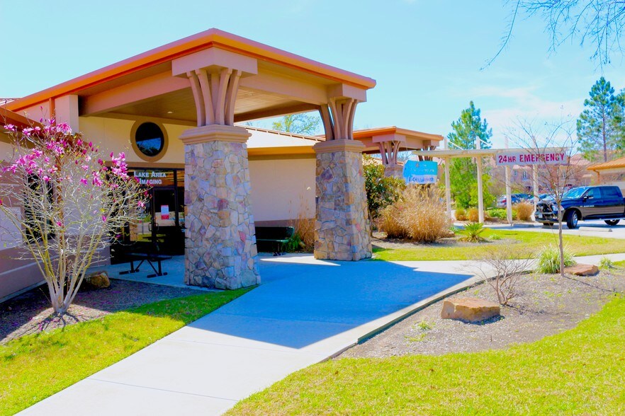 18057 Highway 105 W, Montgomery, TX à louer - Photo de l’immeuble – Image 3 sur 6
