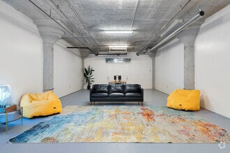 915 Mateo St, Los Angeles, CA à louer Photo intérieure– Image 2 sur 9