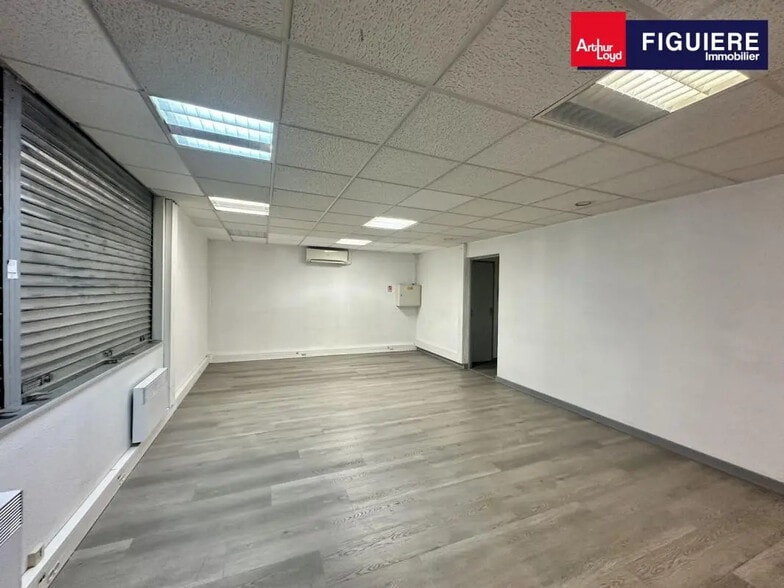 17 Avenue De Londres, Vitrolles à louer - Photo de l’immeuble – Image 2 sur 10