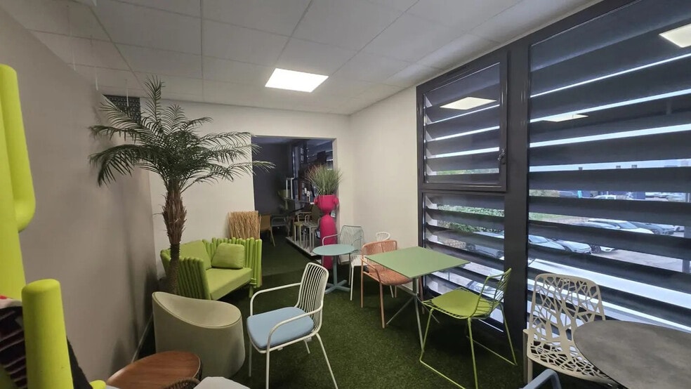 Bureau dans La Seyne-sur-Mer à vendre - Photo de l’immeuble – Image 3 sur 5