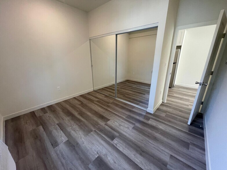 4546 W 17th St, Los Angeles, CA à vendre - Photo de l’immeuble – Image 3 sur 32