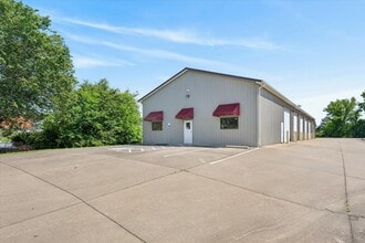 141 Corporate Dr, Clarksville, TN à louer Photo de l’immeuble– Image 1 sur 42