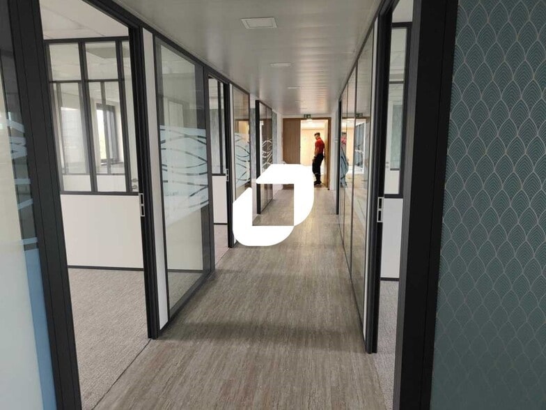 Bureau dans Rueil-Malmaison à louer - Photo intérieure – Image 2 sur 6