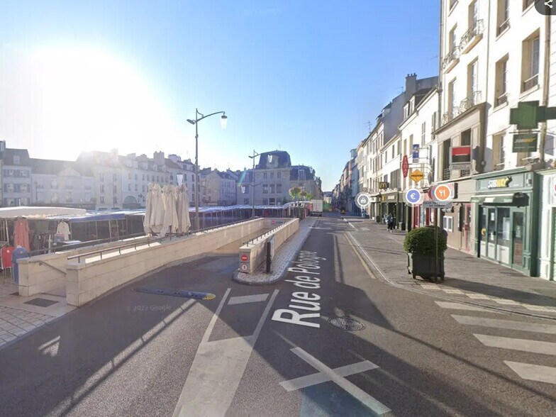 Local commercial dans Saint-Germain-en-Laye à louer - Photo principale – Image 1 sur 3