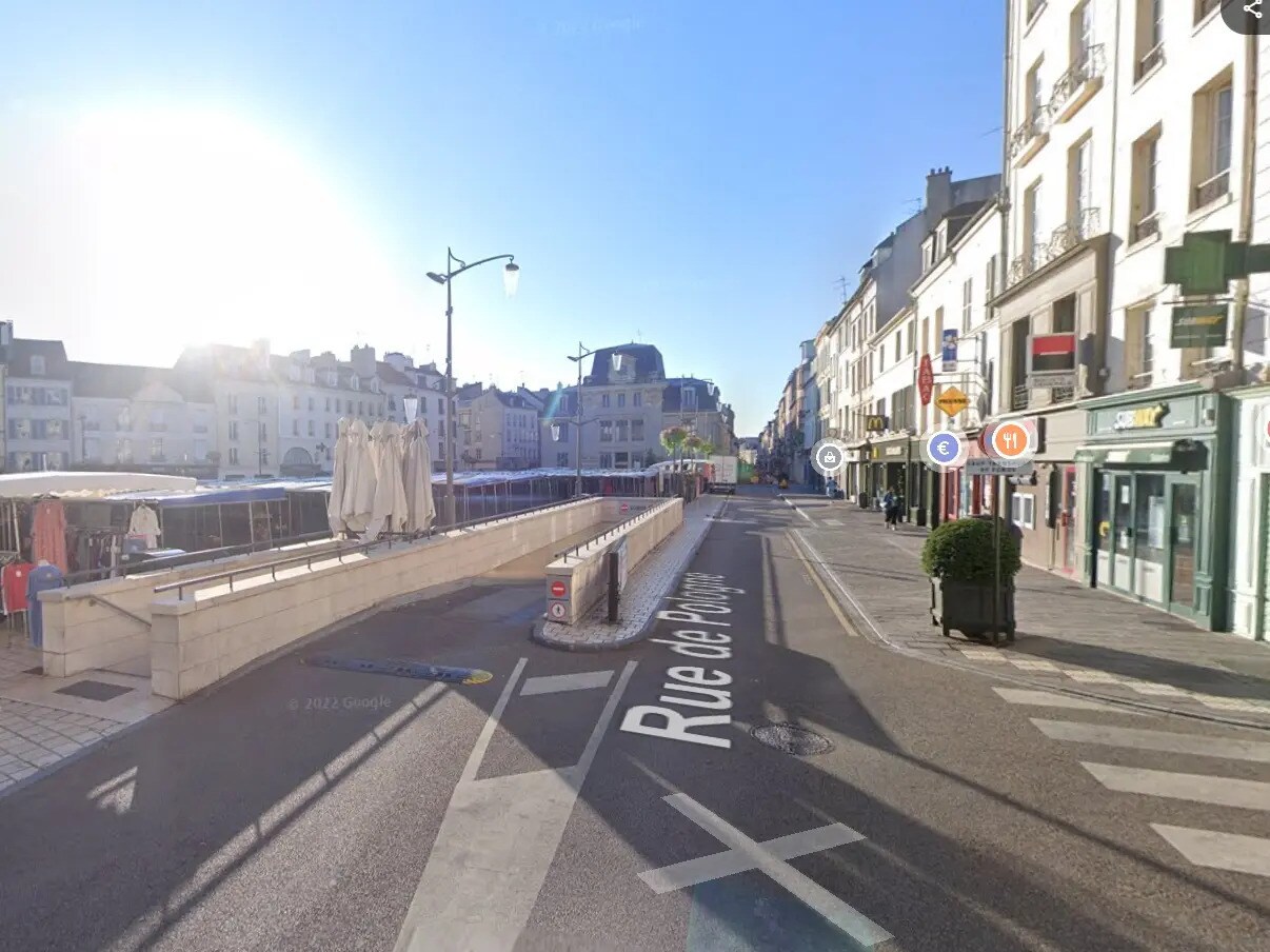 Local commercial dans Saint-Germain-en-Laye à louer Photo de l’immeuble– Image 1 sur 4