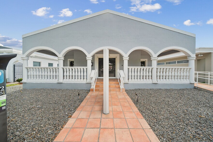 2424 Coral Way, Coral Gables, FL à louer - Photo de l’immeuble – Image 1 sur 4