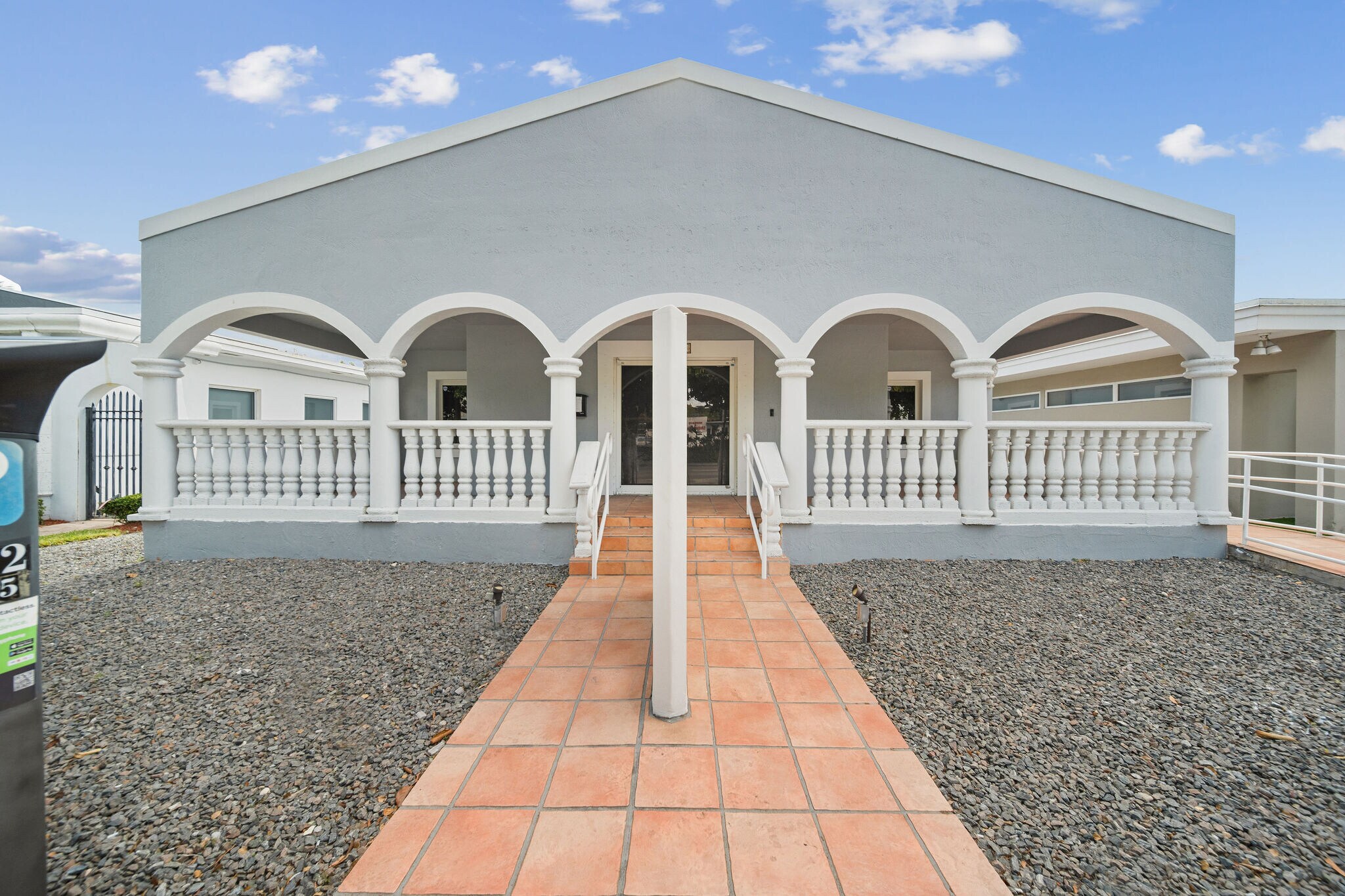 2424 Coral Way, Coral Gables, FL à louer Photo principale– Image 1 sur 5