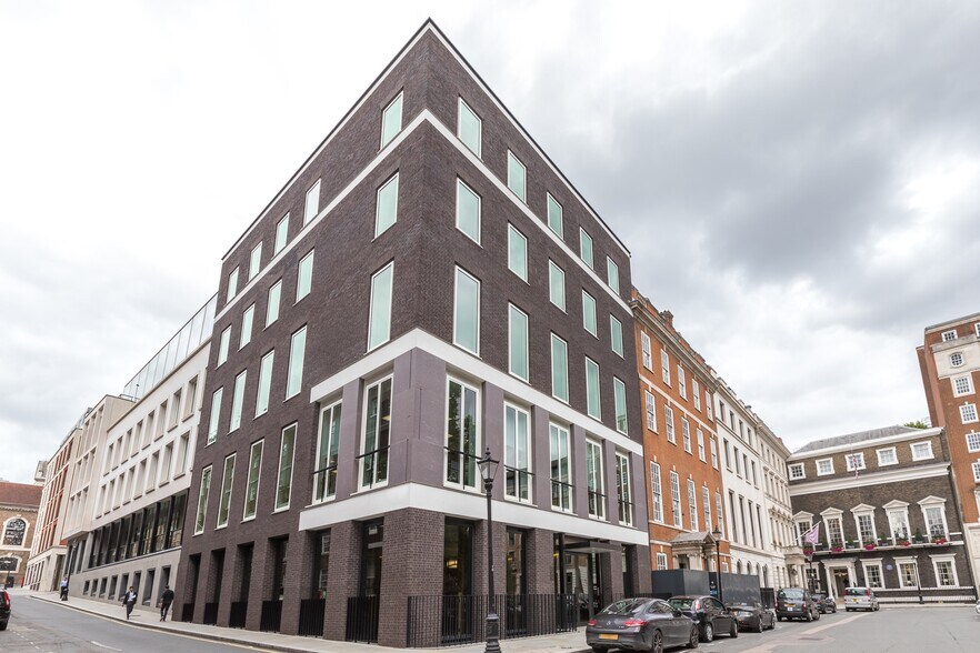 8 St. James's Sq, Londres à louer - Photo intérieure – Image 1 sur 10