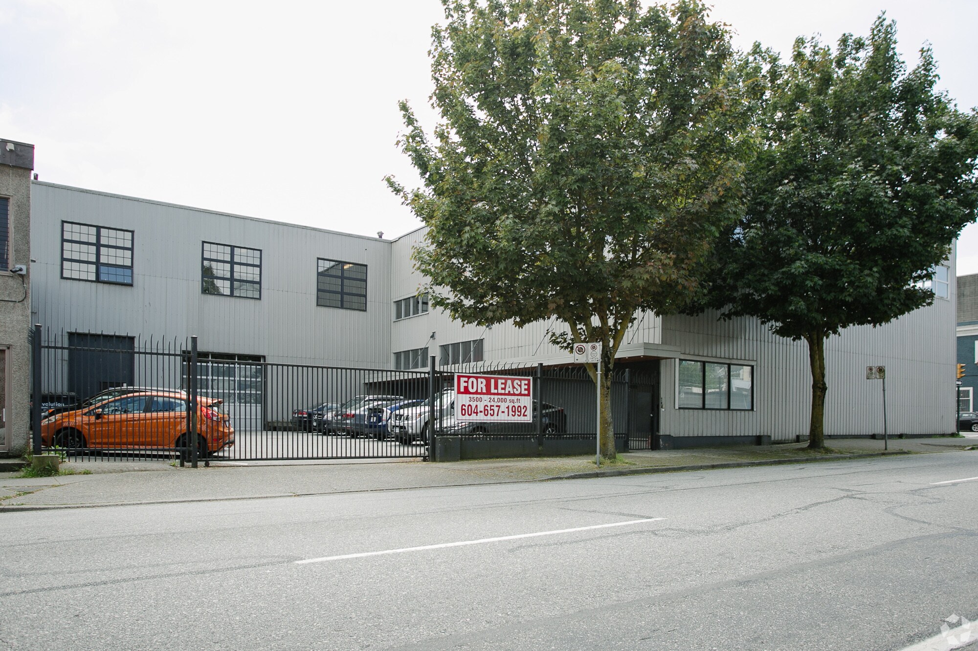 708 Powell St, Vancouver, BC à louer Photo principale– Image 1 sur 5
