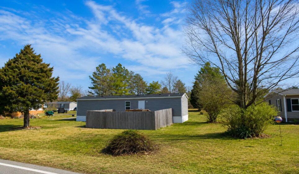 104 Lakisha Ct, Madison, NC à vendre - Photo principale – Image 1 sur 9