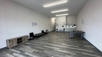 2043 Route 130, Florence, NJ à louer Photo intérieure– Image 1 sur 4