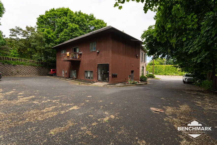 241 Norris Dr, Rochester, NY à louer - Photo de l’immeuble – Image 3 sur 6