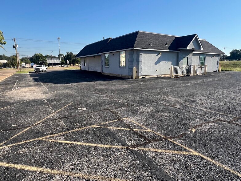 1800 W Pioneer Pky, Arlington, TX à louer - Photo de l’immeuble – Image 3 sur 10