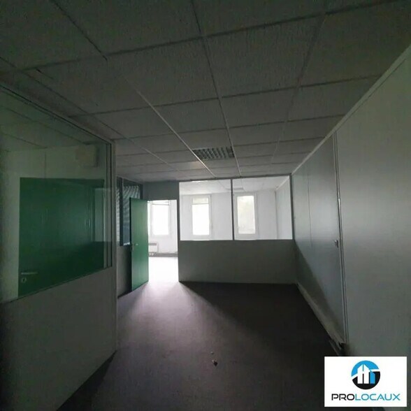 27 Rue Rene Cassin, SAINT EGREVE à vendre - Photo de l’immeuble – Image 2 sur 12