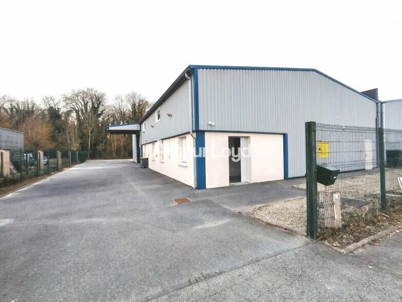 Local d'activités dans Saint-Brice-Courcelles à vendre - Photo de l’immeuble – Image 1 sur 10