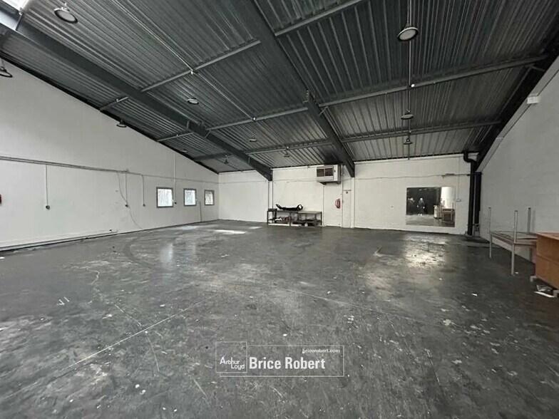 Local d’activités dans Dardilly à louer - Photo de l’immeuble – Image 2 sur 4