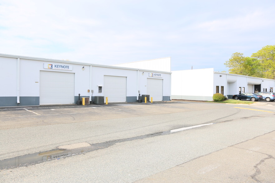 3035-3099 PS Business Center Dr, Woodbridge, VA à louer - Photo de l’immeuble – Image 2 sur 6