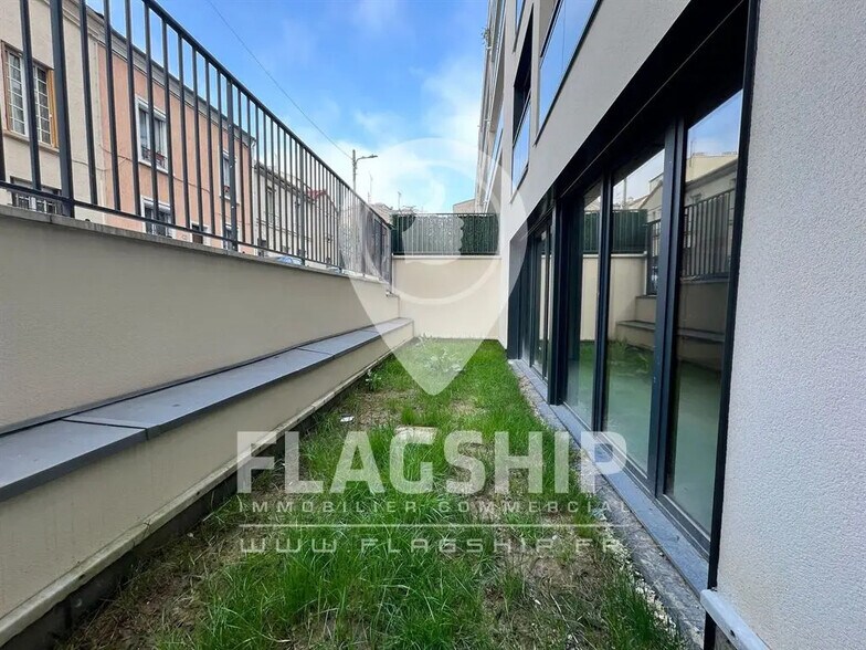 Local commercial dans Montreuil à louer - Photo de l’immeuble – Image 3 sur 7