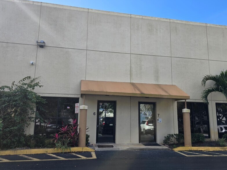 3660 NW 126th Ave, Coral Springs, FL à vendre - Photo de l’immeuble – Image 3 sur 30