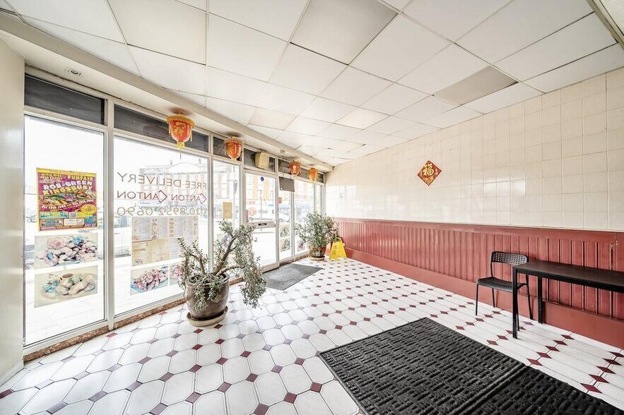 Mollison Way, Edgware à vendre - Photo de l’immeuble – Image 3 sur 11