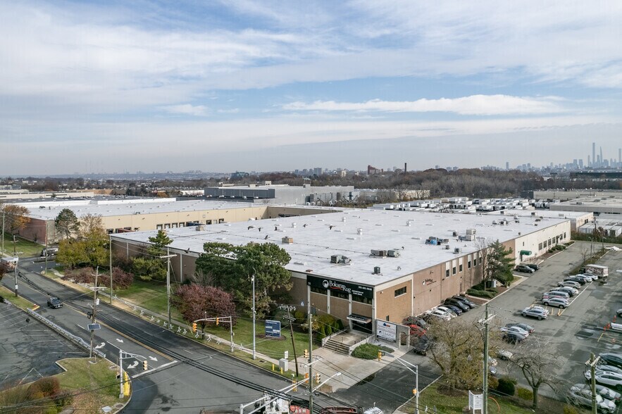 40 Enterprise Ave N, Secaucus, NJ à louer - Aérien – Image 1 sur 1