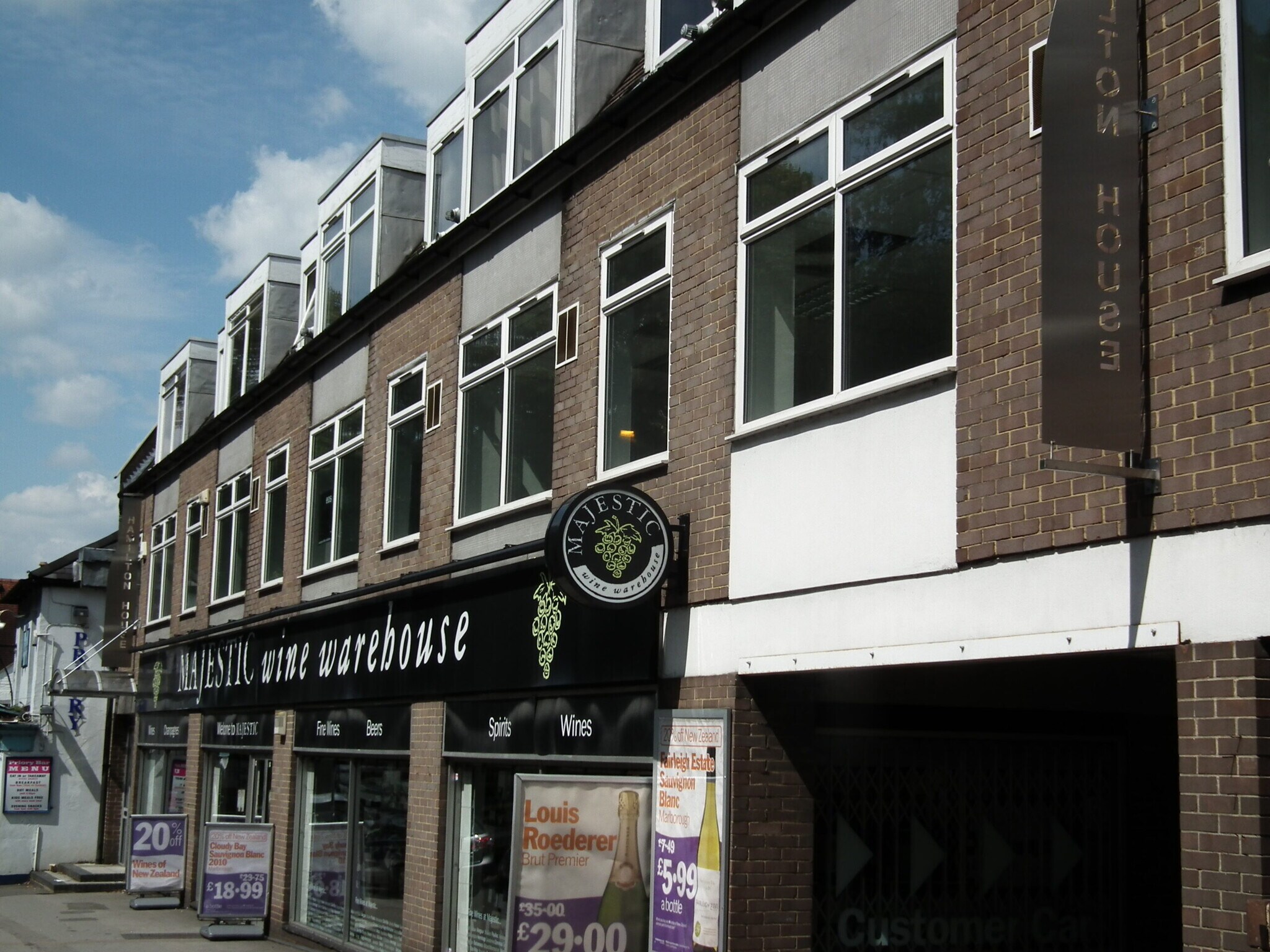 87-89 Bell St, Reigate à louer Photo de l’immeuble– Image 1 sur 4