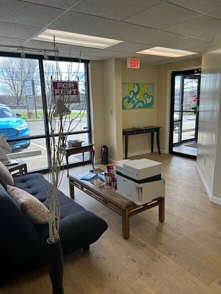 540 E Main St, Branford, CT à vendre - Photo de l’immeuble – Image 2 sur 24