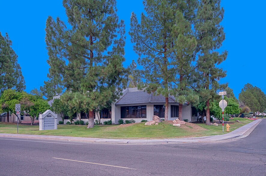 8805 N 23rd Ave, Phoenix, AZ à louer - Photo de l’immeuble – Image 2 sur 11