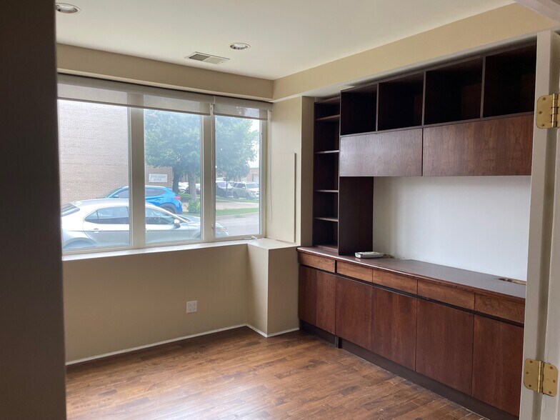 8101 Monticello Ave, Skokie, IL à vendre - Photo de l’immeuble – Image 3 sur 11